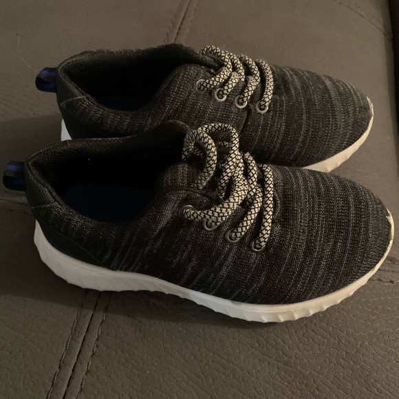 Children’s Shoes - Picture 1 of 3